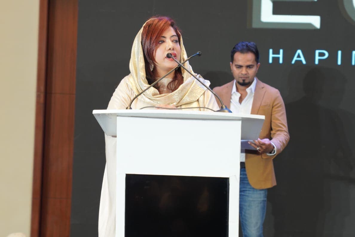 A speaker at the lectern during a TIIB event